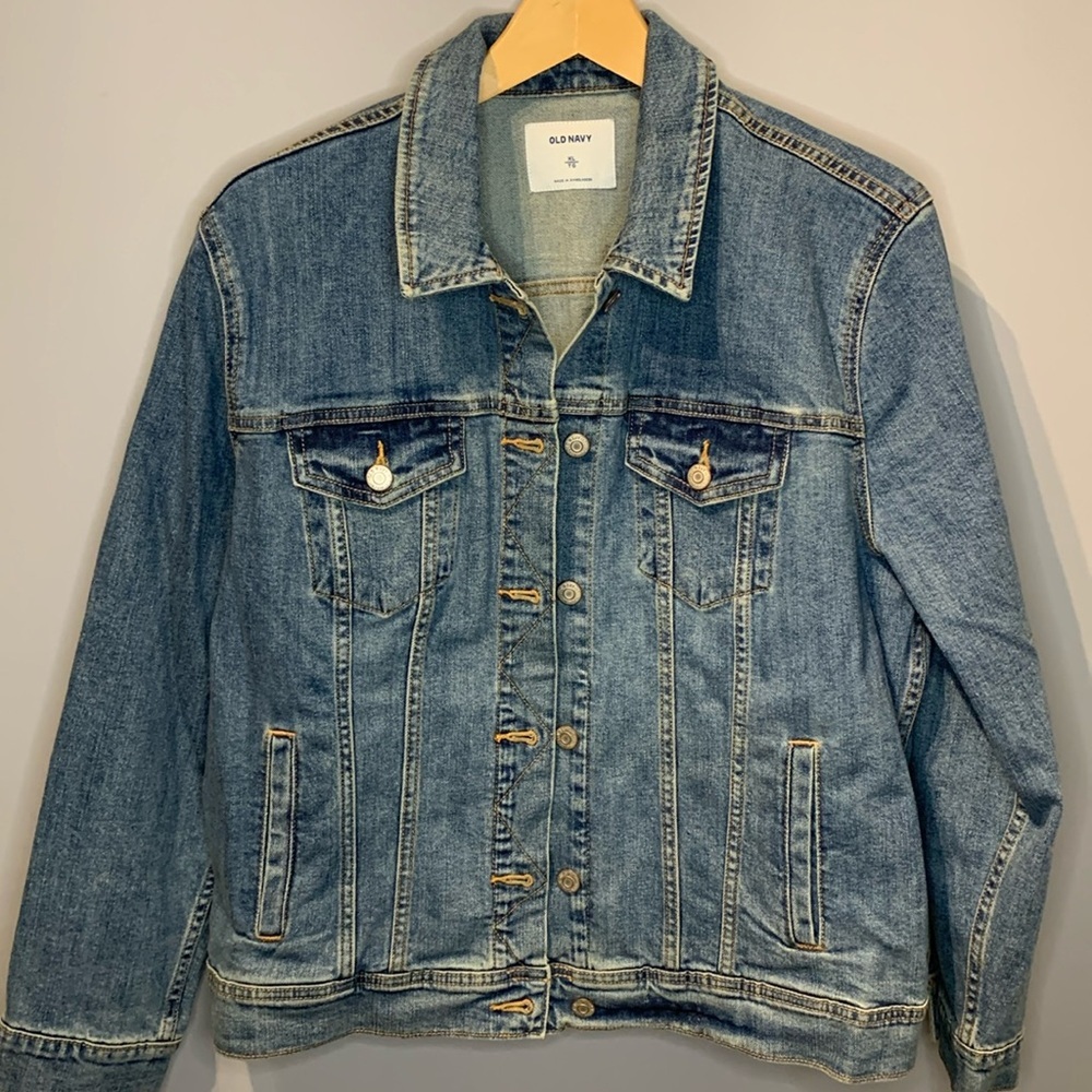 Old Navy Classic Jean Jacket in Medium Wash - Picture 2 of 2